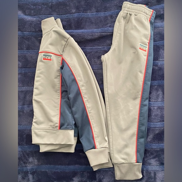 Levi’s boys truck suit  used but in good condition. - Picture 2 of 8
